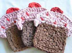 102810PinkCupcakeTrivet250.jpg